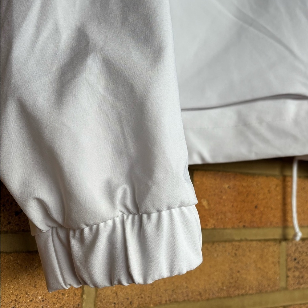 Abercrombie & Fitch Women’s White Hooded zip front Jacket water resistant Medium - Picture 3 of 8